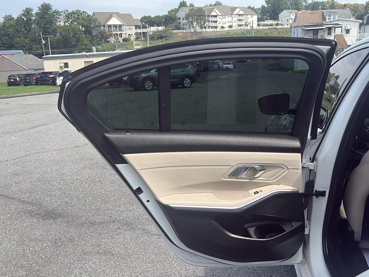 BMW 330i photo 12