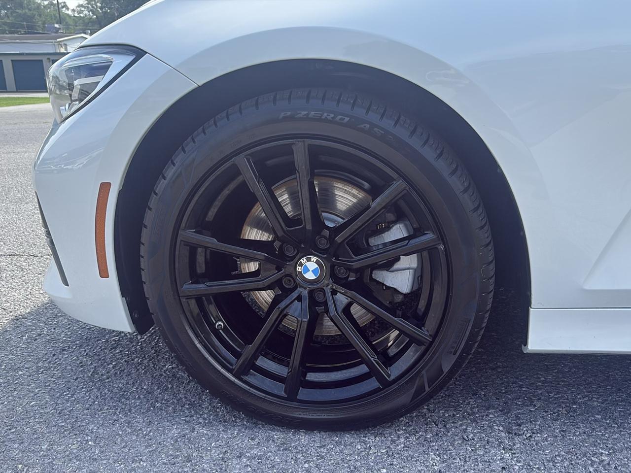 BMW 330i photo 23