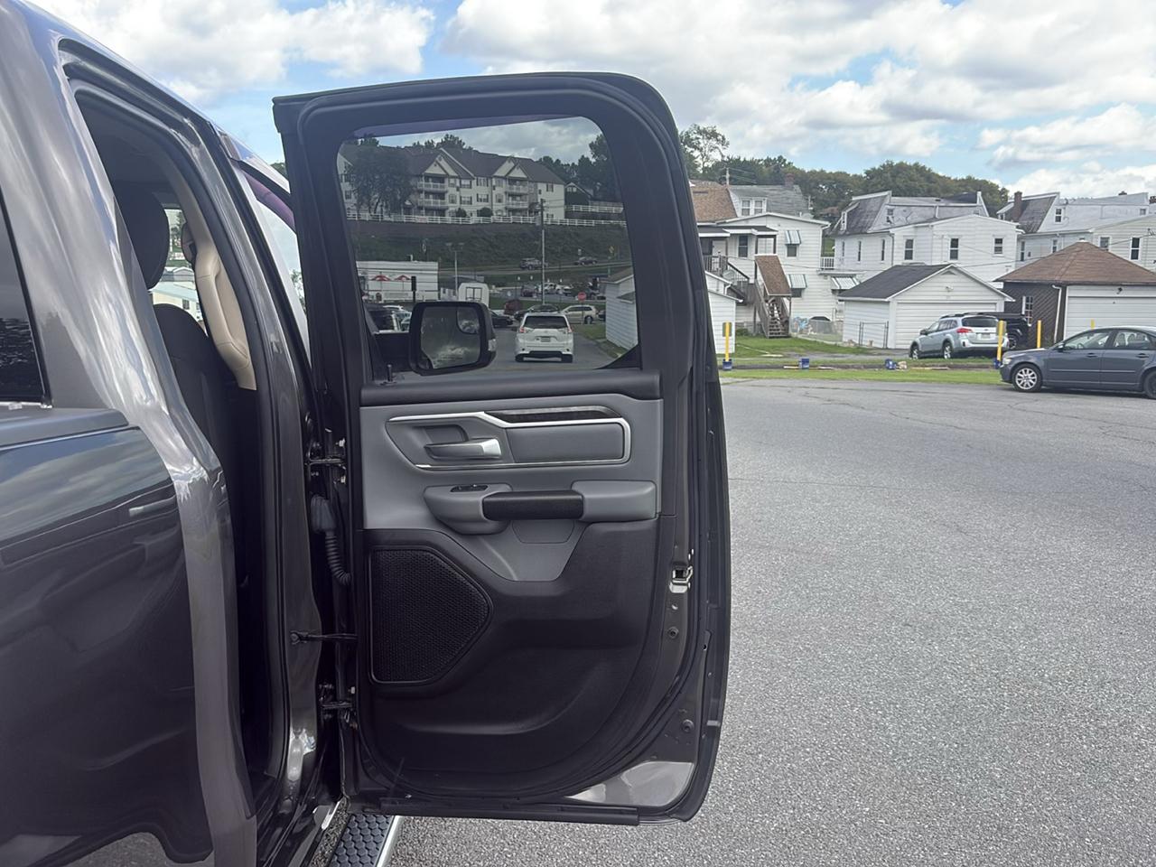 RAM 1500 Big Horn Quad Cab 4WD 2020