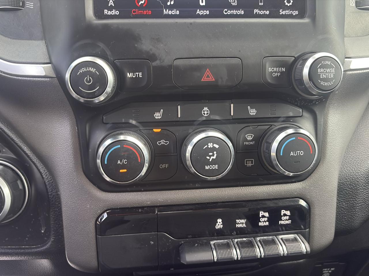 RAM 1500 Big Horn Quad Cab 4WD 2020
