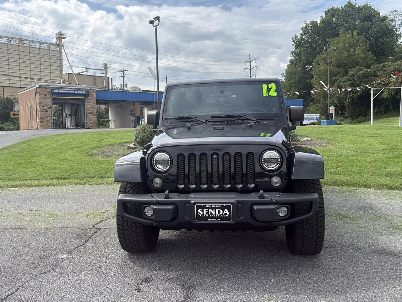 Jeep Wrangler photo 2