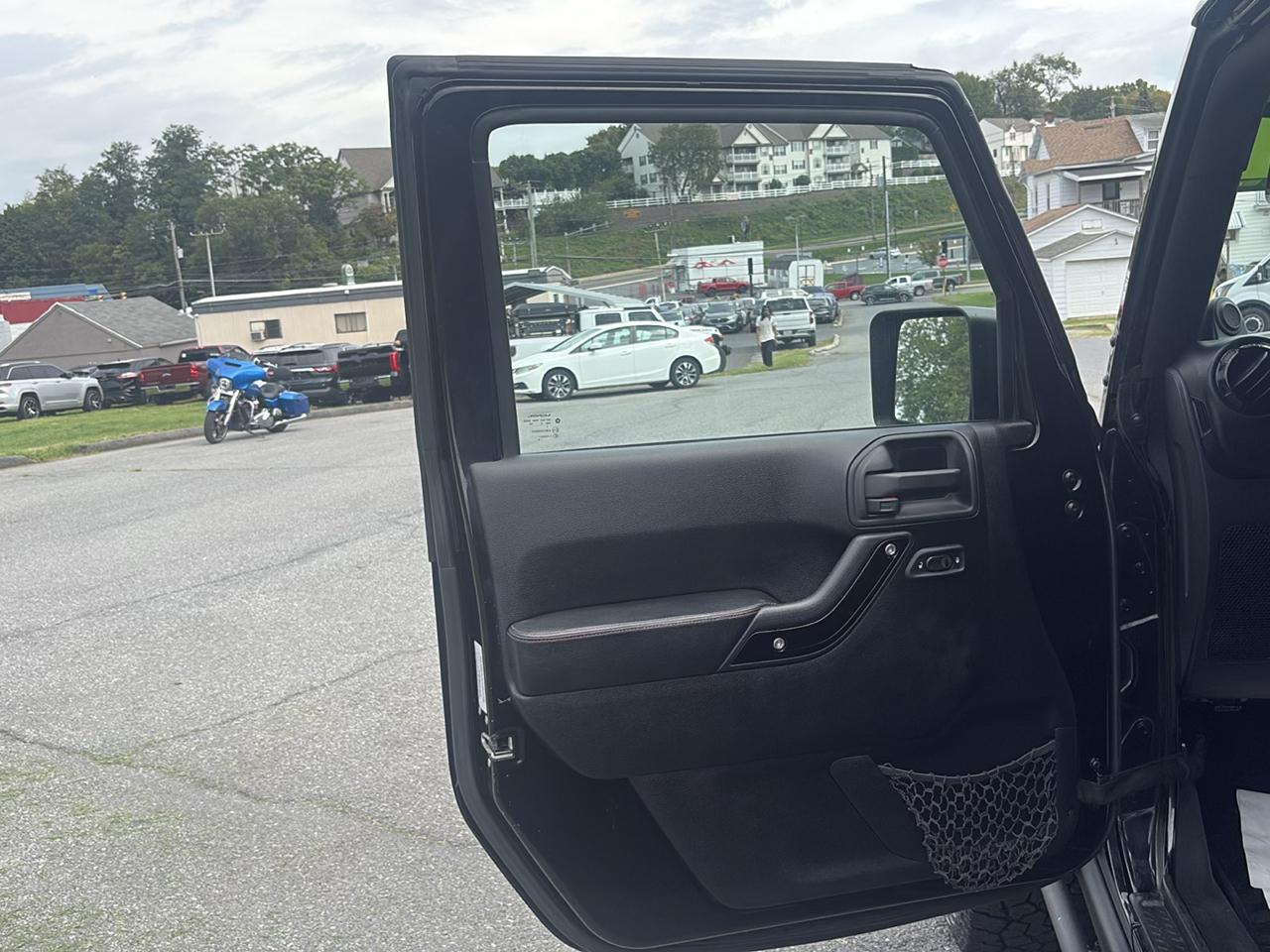 Jeep Wrangler photo 9