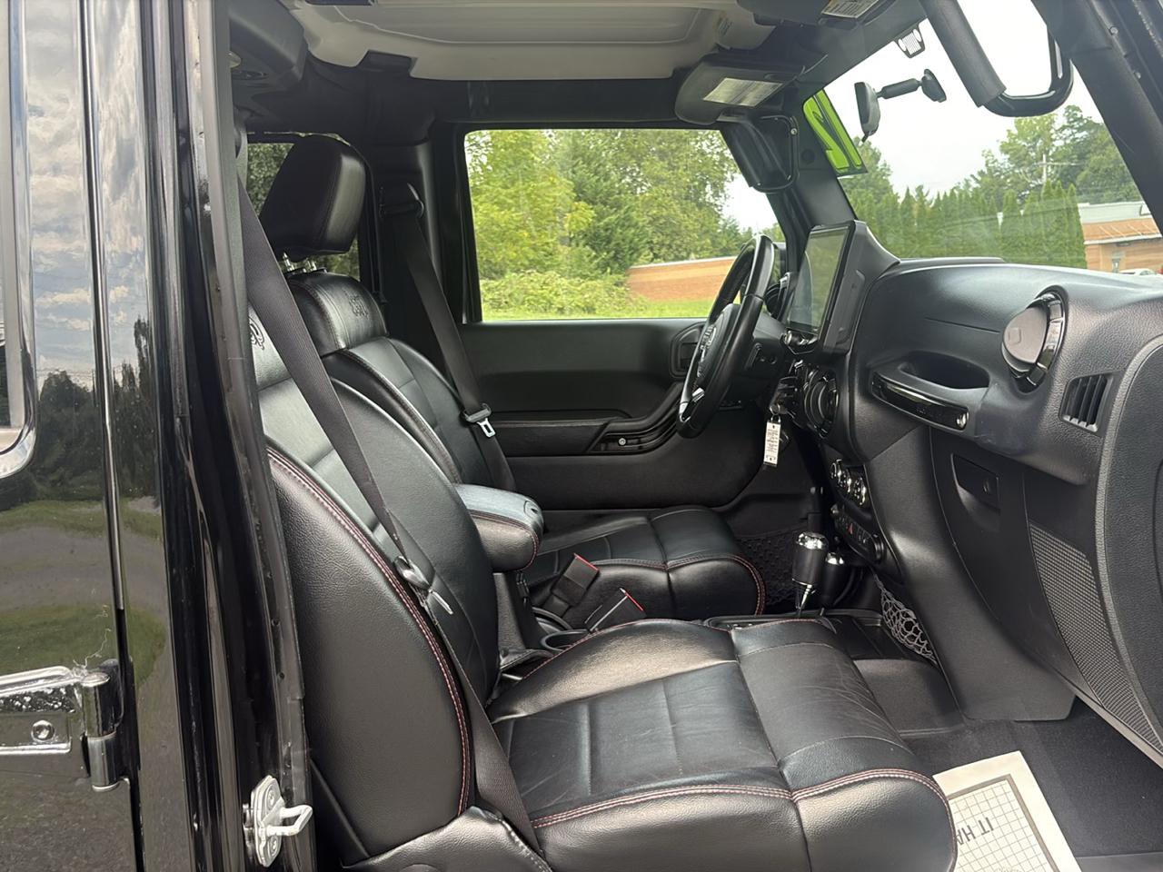 Jeep Wrangler photo 14