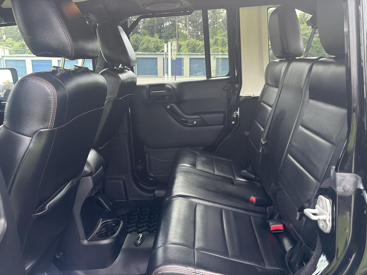 Jeep Wrangler photo 16