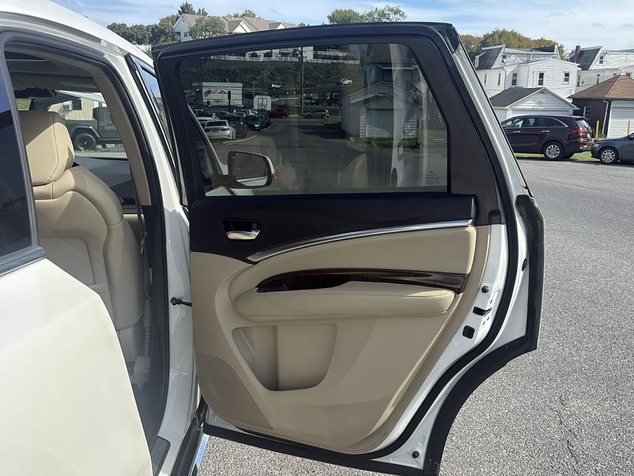 Acura MDX photo 11