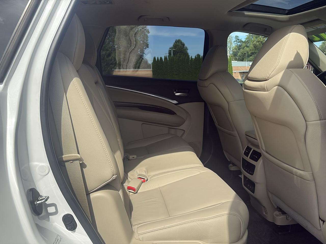 Acura MDX photo 15