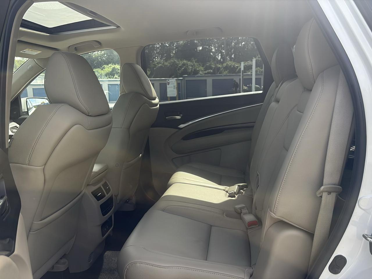 Acura MDX photo 16