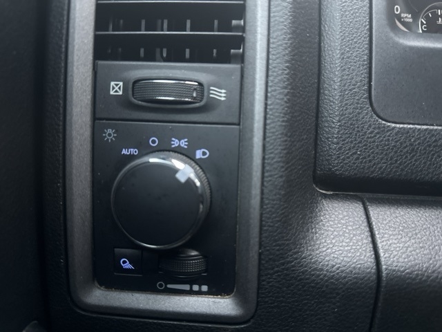 RAM 1500 Classic Tradesman 4x4 Quad Cab 6'4" Box 2023