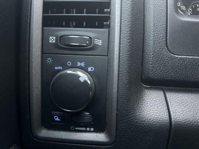 RAM 1500 Classic Tradesman 4x4 Quad Cab 6'4" Box 2023