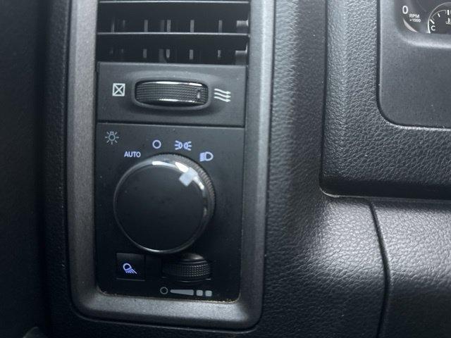 RAM 1500 Classic Tradesman 4x4 Quad Cab 6'4" Box 2023
