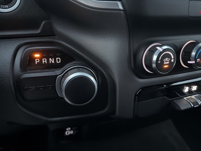 RAM 1500 Lone Star 4x2 Quad Cab 6'4" Box 2022