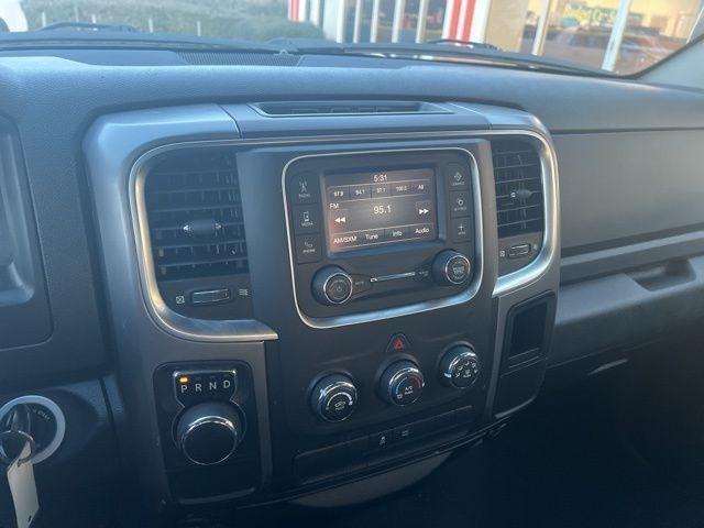RAM 1500 Classic SLT 4x2 Crew Cab 5'7" Box 2022