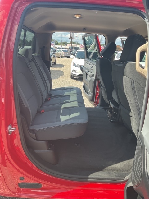 RAM 1500 Big Horn 4x2 Crew Cab 6'4" Box 2020