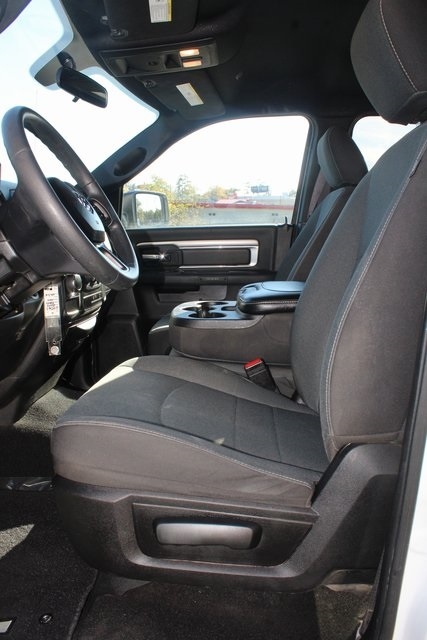 RAM 1500 Classic Warlock 4x2 Crew Cab 5'7" Box 2024