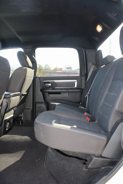 RAM 1500 Classic Warlock 4x2 Crew Cab 5'7" Box 2024