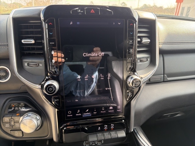 RAM 1500 Laramie 4x4 Crew Cab 5'7" Box 2025