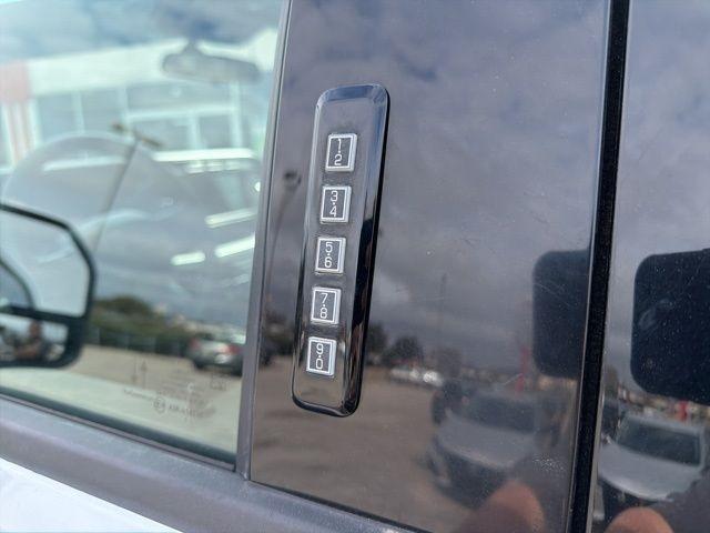 Ford Super Duty F-250 SRW King Ranch 4WD Crew Cab 8' Box 2024