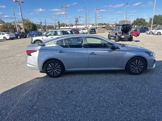 Nissan Altima 2.5 SV Sedan 2024