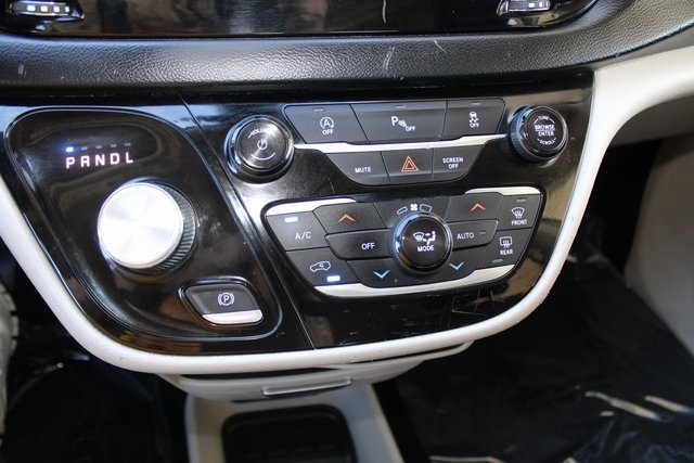 Chrysler Pacifica Touring L FWD 2020