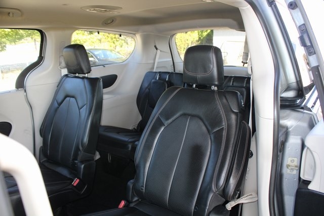 Chrysler Pacifica Touring L FWD 2020