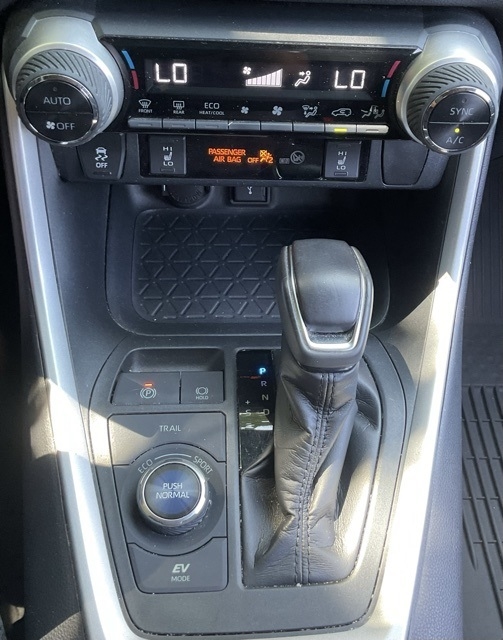 Toyota RAV4 Hybrid XSE AWD (Natl) 2020