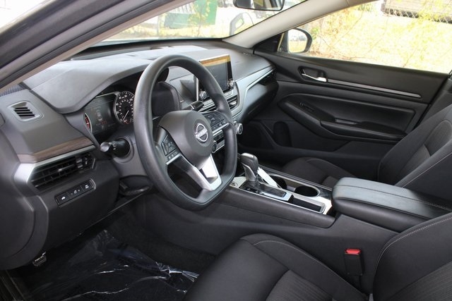 Nissan Altima 2.5 SV Sedan 2024