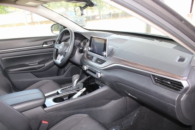 Nissan Altima 2.5 SV Sedan 2024