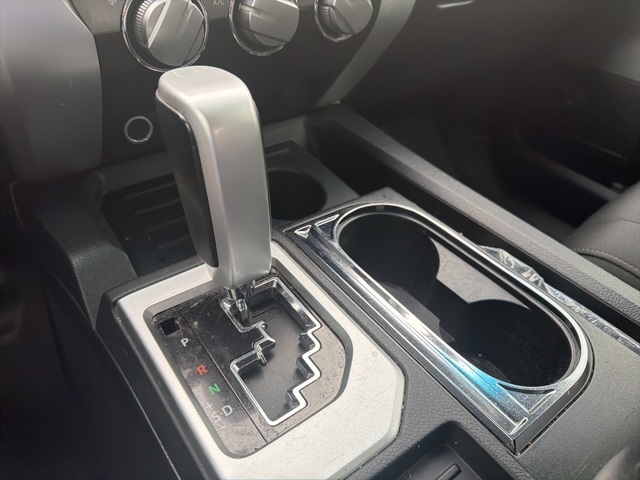 Toyota Tundra 2WD Truck Double Cab 5.7L V8 6-Spd AT SR5 (Natl) 2014