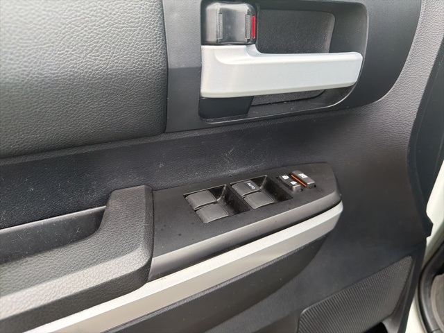 Toyota Tundra 2WD Truck Double Cab 5.7L V8 6-Spd AT SR5 (Natl) 2014