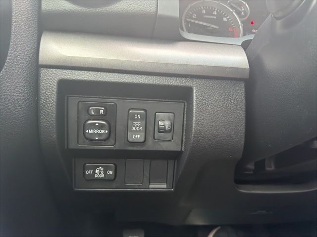 Toyota Tundra 2WD Truck Double Cab 5.7L V8 6-Spd AT SR5 (Natl) 2014