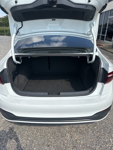 Volkswagen Jetta Sport Auto 2024