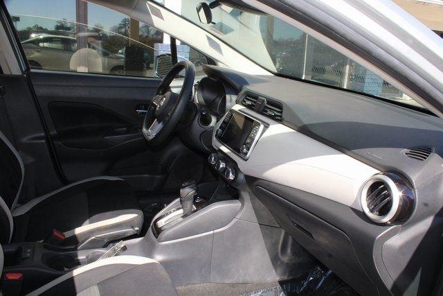 Nissan Versa SV CVT 2022