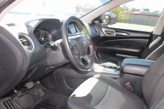 Nissan Pathfinder FWD SV 2020