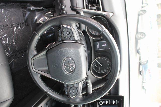 Toyota Camry SE Auto (Natl) 2024