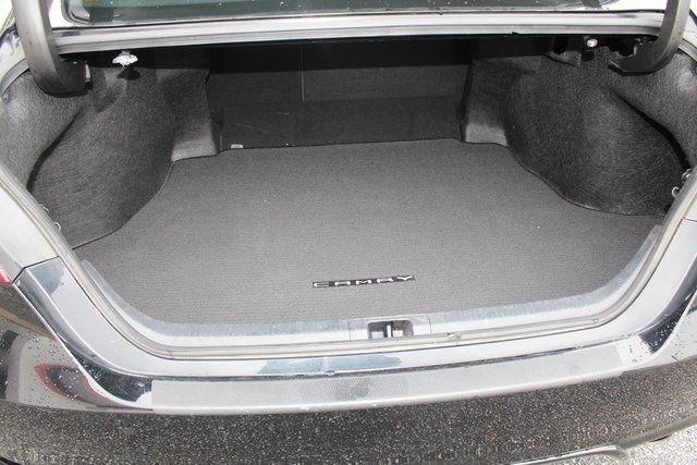 Toyota Camry SE Auto (Natl) 2024