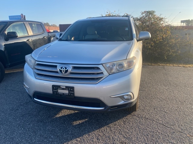 Toyota Highlander 4WD 4dr V6 Limited (Natl) 2011