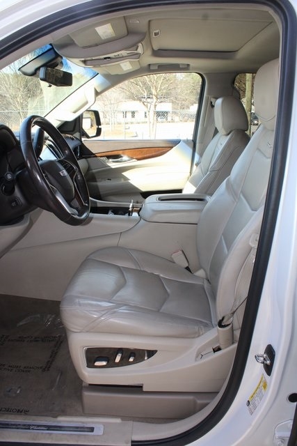 Cadillac Escalade 2WD 4dr Luxury 2017