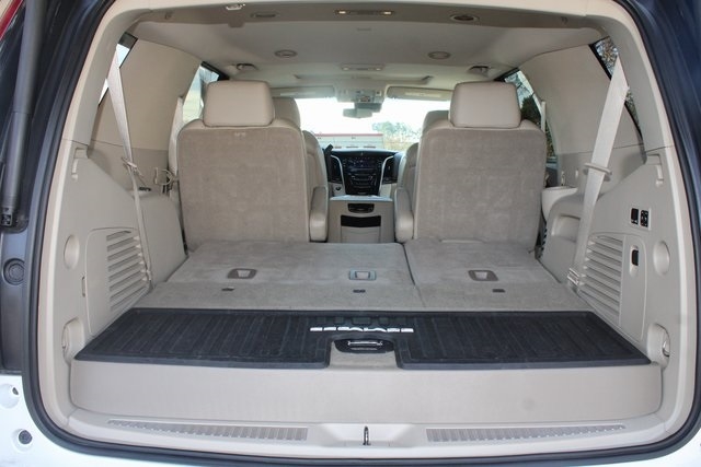 Cadillac Escalade 2WD 4dr Luxury 2017