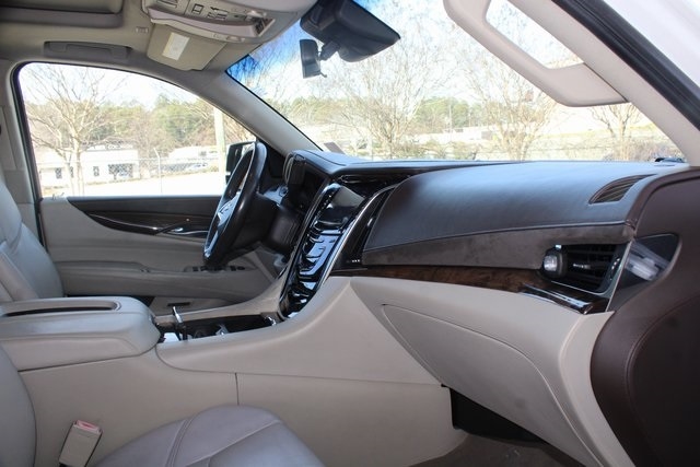 Cadillac Escalade 2WD 4dr Luxury 2017