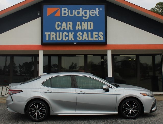 Toyota Camry SE Auto (Natl) 2021