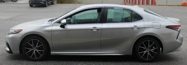 Toyota Camry SE Auto (Natl) 2021