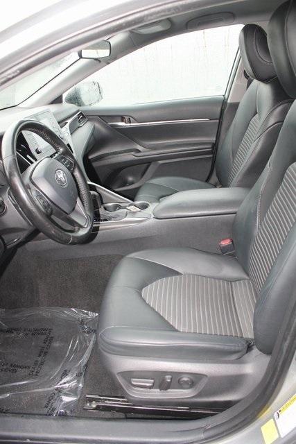 Toyota Camry SE Auto (Natl) 2021