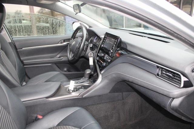 Toyota Camry SE Auto (Natl) 2021