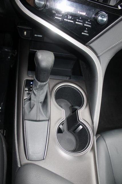 Toyota Camry SE Auto (Natl) 2021