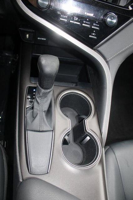 Toyota Camry SE Auto (Natl) 2021