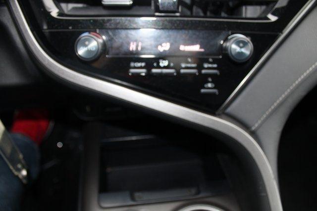 Toyota Camry SE Nightshade Auto (Natl) 2021