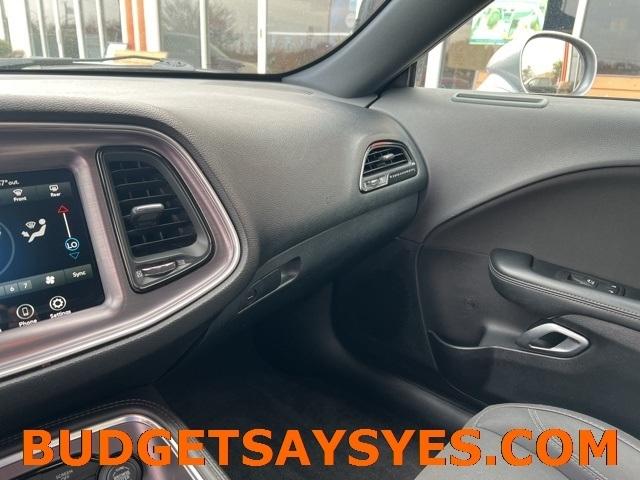 Dodge Challenger SXT Coupe 2017