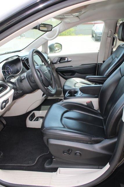 Chrysler Pacifica Touring L FWD 2023
