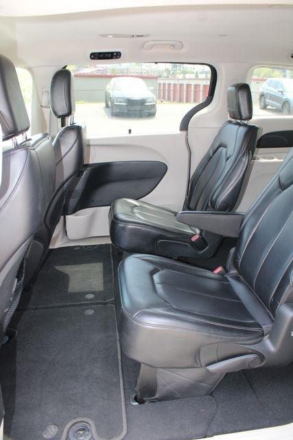 Chrysler Pacifica Touring L FWD 2023