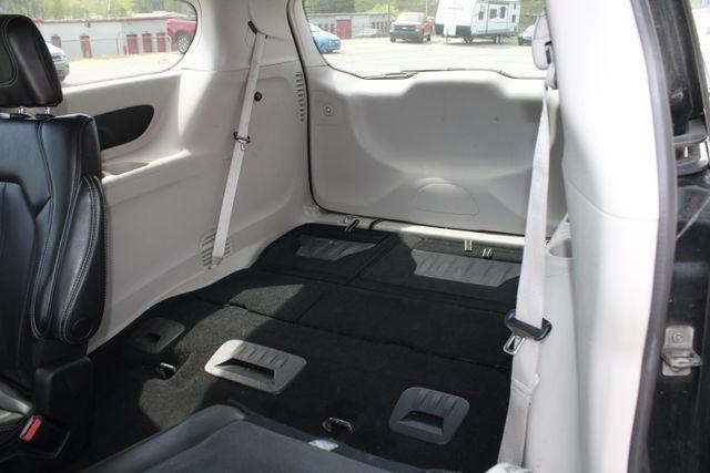 Chrysler Pacifica Touring L FWD 2023